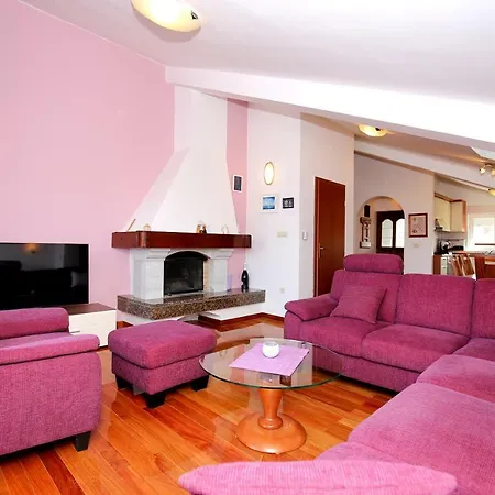 Apartment Dekorti