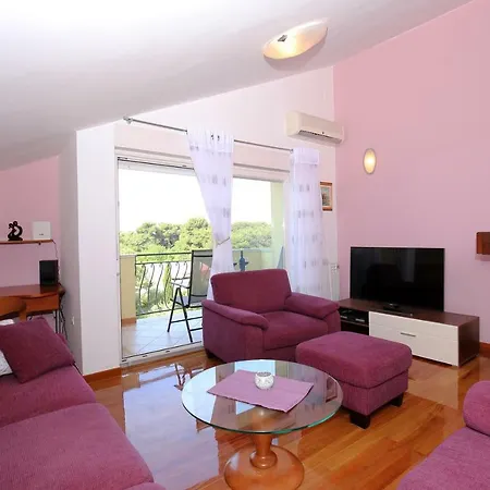 Apartment Dekorti