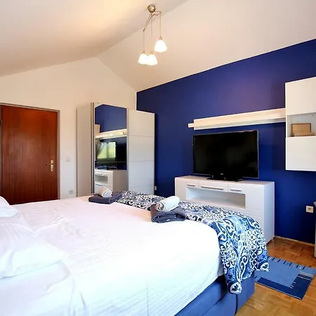 Apartment Dekorti *