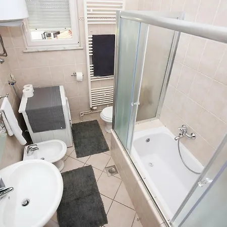 Dekorti Apartment