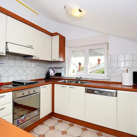 Dekorti Apartment *