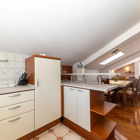 Apartment Dekorti